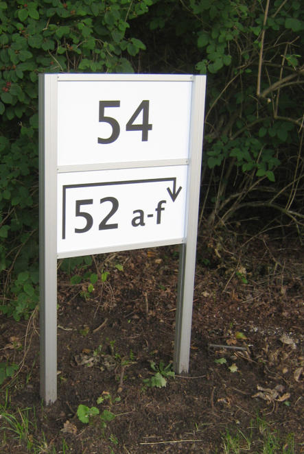Ständerschild Serie Paneel mit 3 Paneelen P25 und 2 Schildern